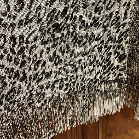 Animal print black gray and silver Ruana with fringe NWT - Picture 2 of 7
